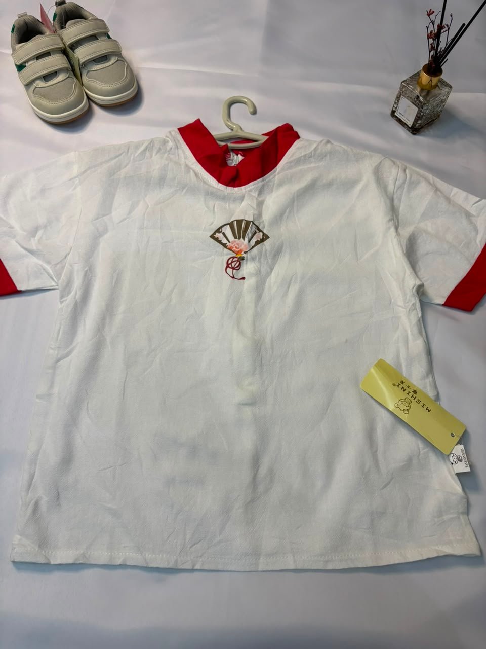 White Tee with Red Trim & Fan Print - Birdy and Bean